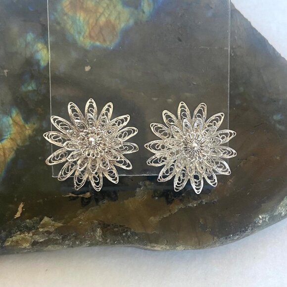 VTG Sterling Silver 925 Filigree Spun Silver Layered Flower Screwback Earrings - Picture 2 of 16